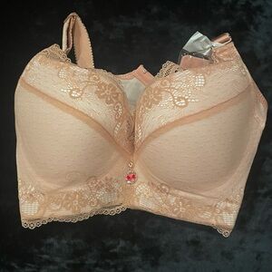 Lace Women's Bra in Soft Peach